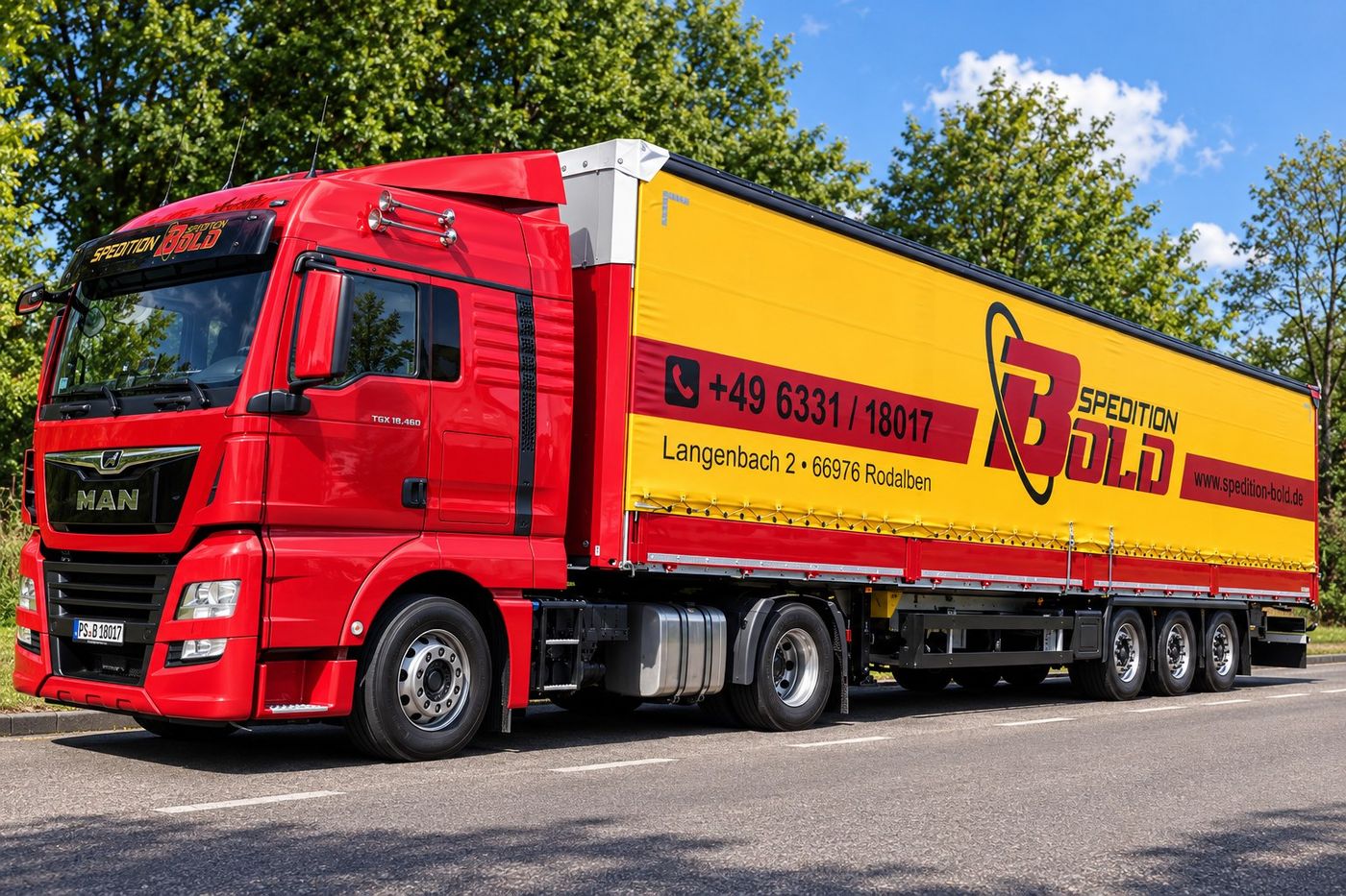 Moderner MAN TGX Sattelzug der Spedition Bold auf der Straße